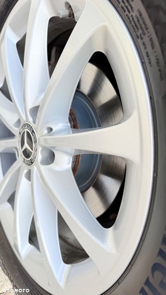 Mercedes-Benz Klasa A 220 4-Matic 7G-DCT - 38