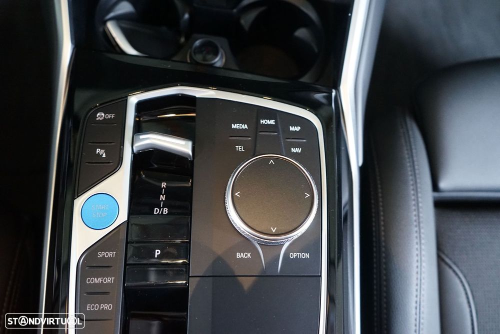 BMW i4 eDrive40 Desportiva M - 32