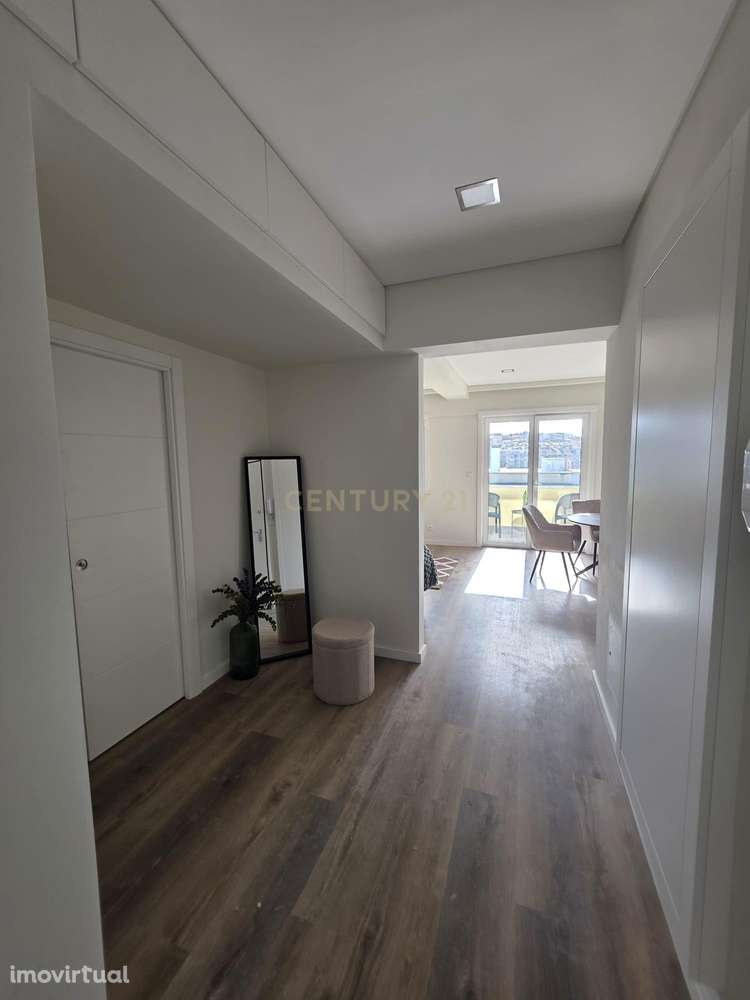 Apartamento T3 Novo em Benfica | varanda aberta | suite | 2 elevadores - Grande imagem: 2/36