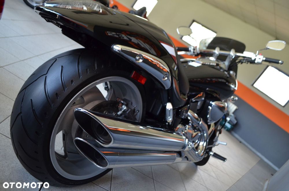 Suzuki Intruder - 19