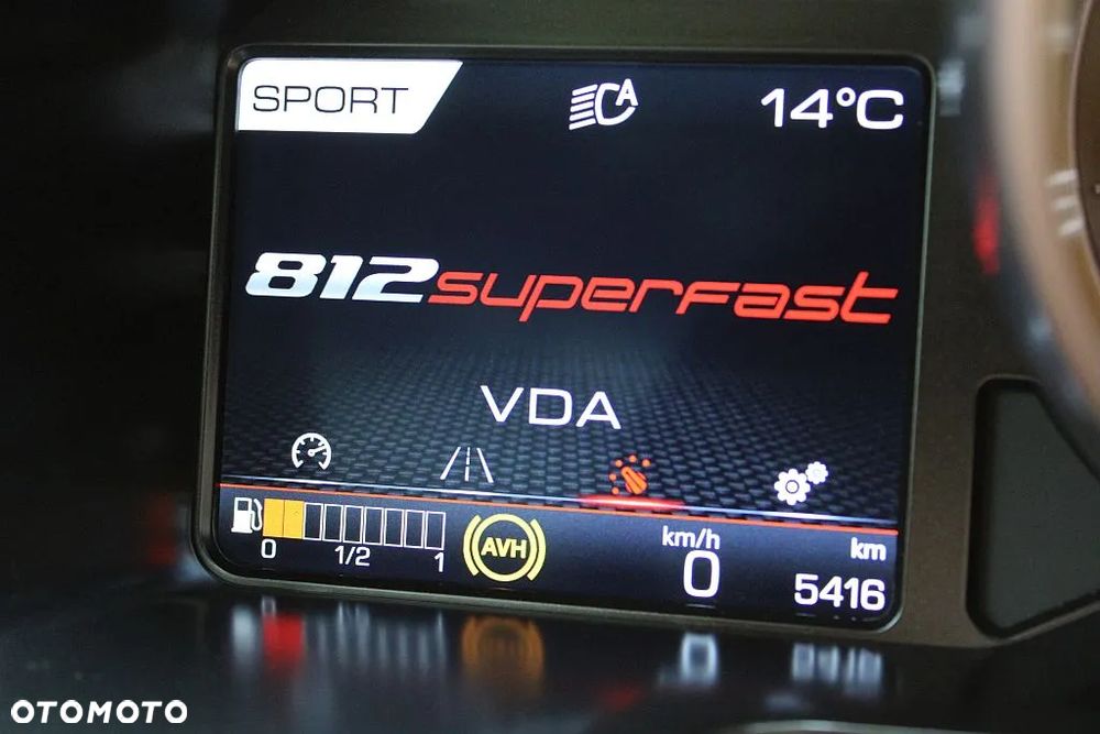 Ferrari 812 Superfast - 25