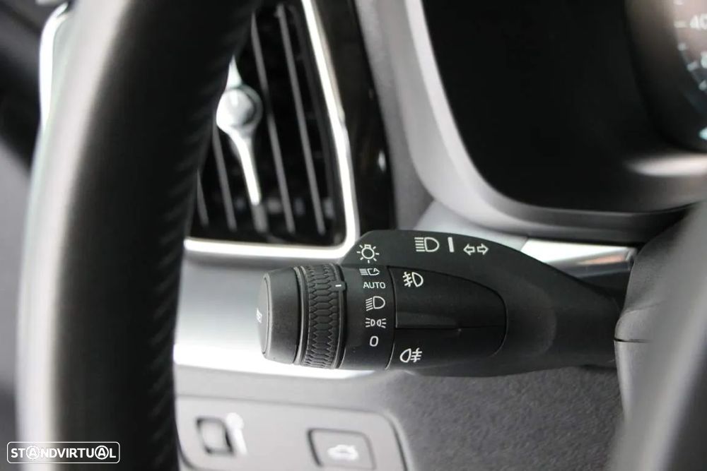 Volvo XC 60 2.0 D4 Momentum Geartronic - 12