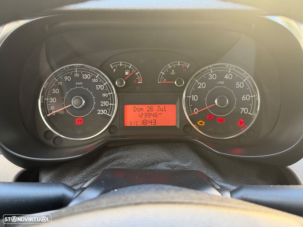 Fiat Punto 1.3 M-Jet Lounge S&S - 8
