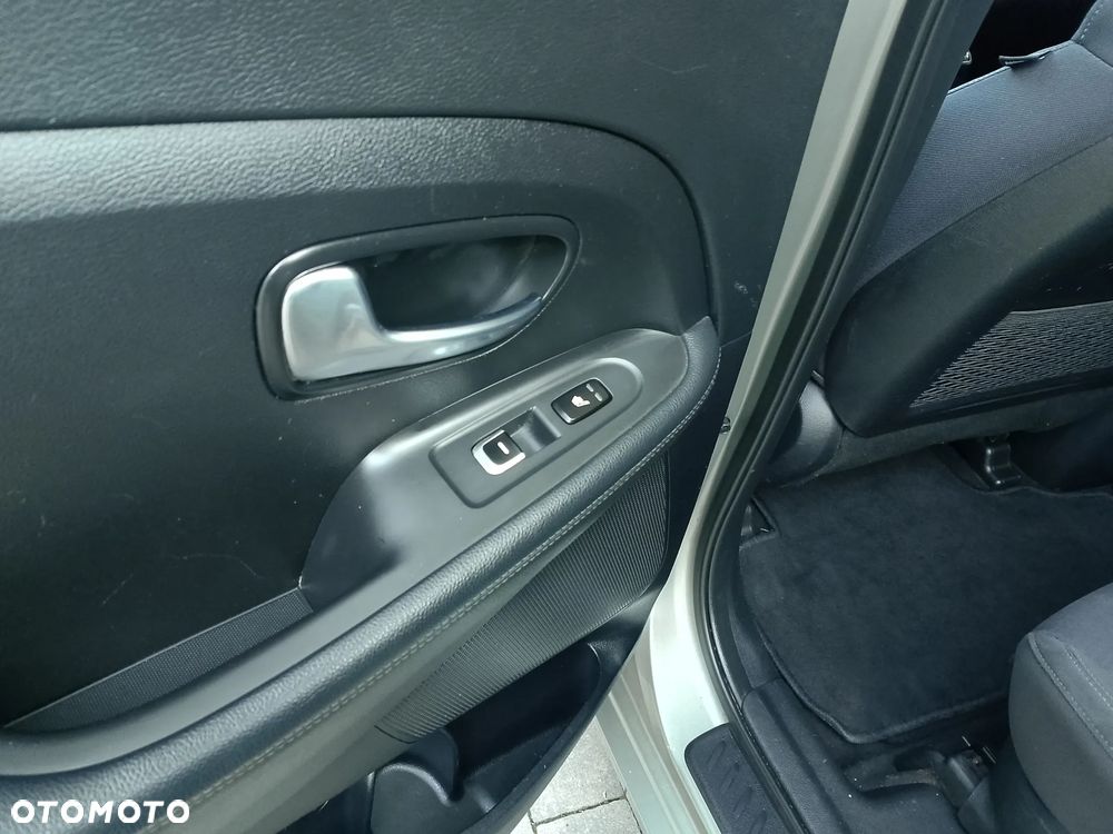 Kia Carens 1.7 CRDi M 7os EU6 - 17