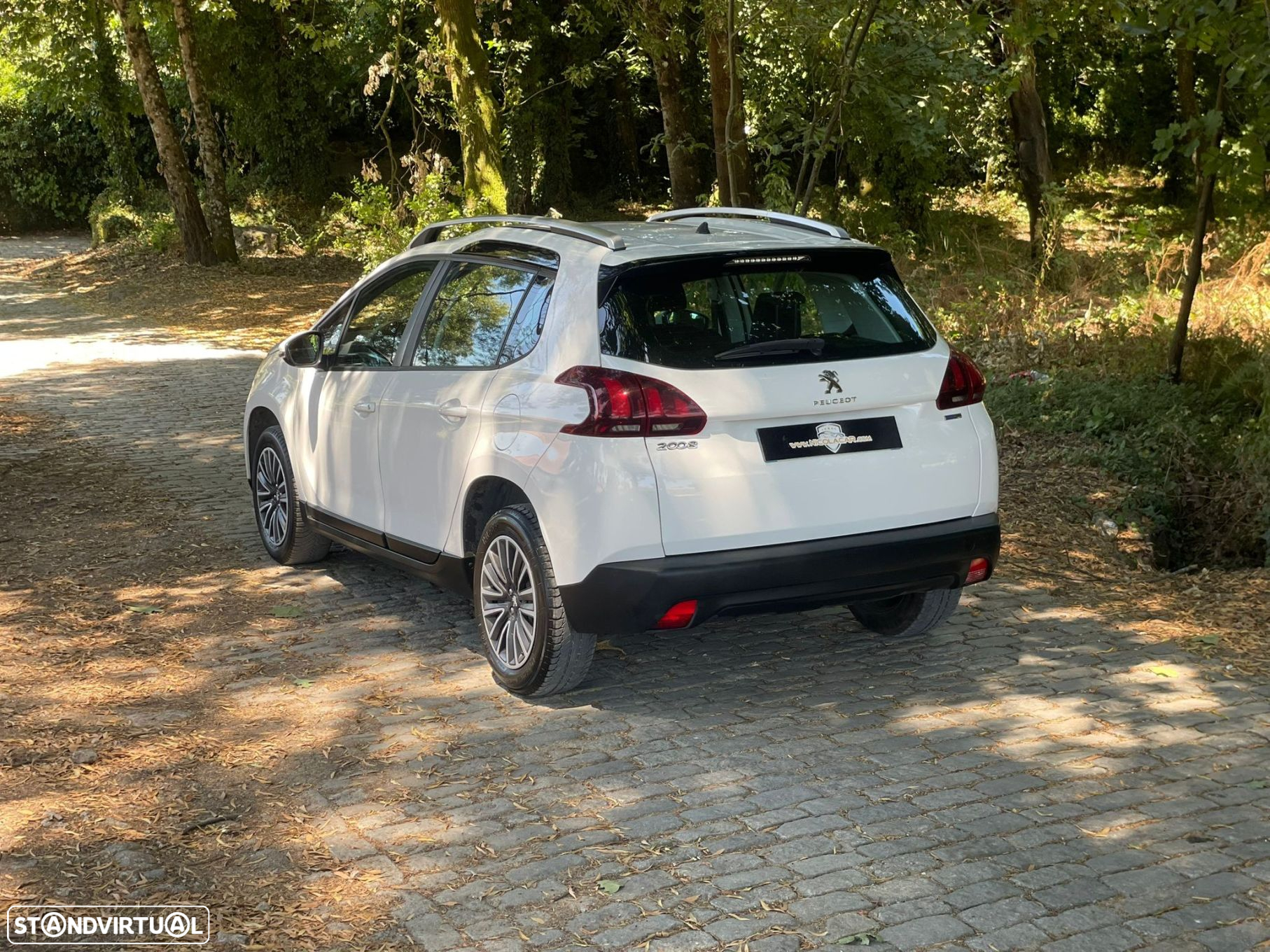 Peugeot 2008 1.2 PureTech Allure - 4