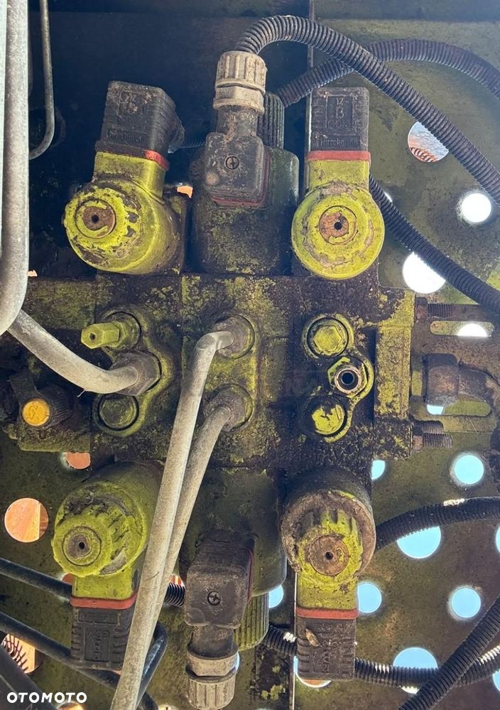 CLAAS Mega 208 Rozdzielacz Hydrauliczny - 1