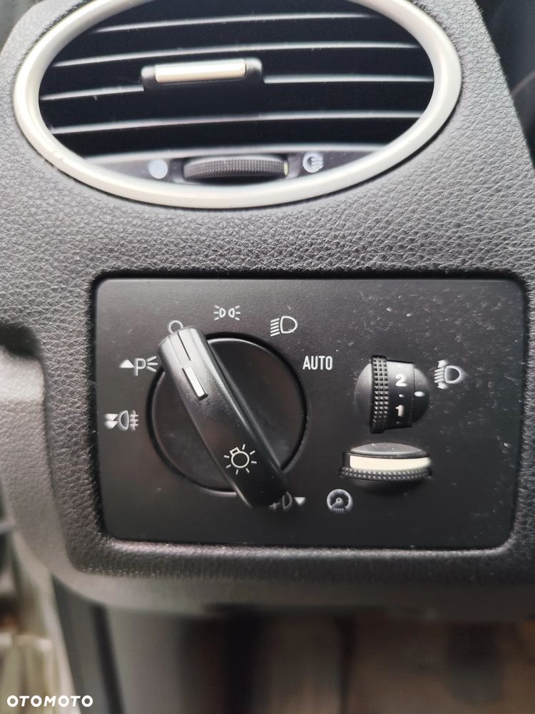 Ford Focus 1.6 Ghia - 22