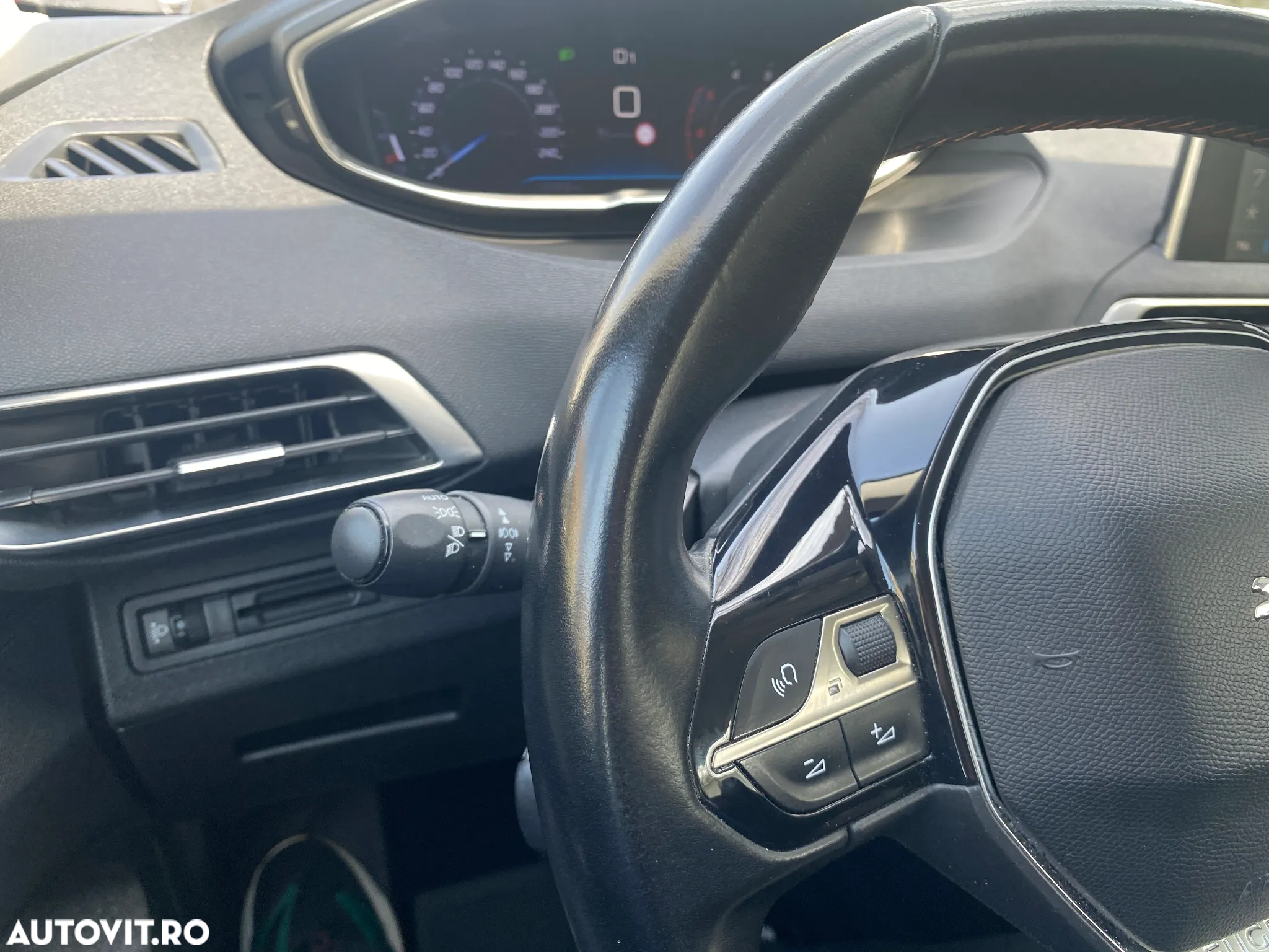 Peugeot 3008 1.6 BlueHDI S&S EAT6 Active - 10