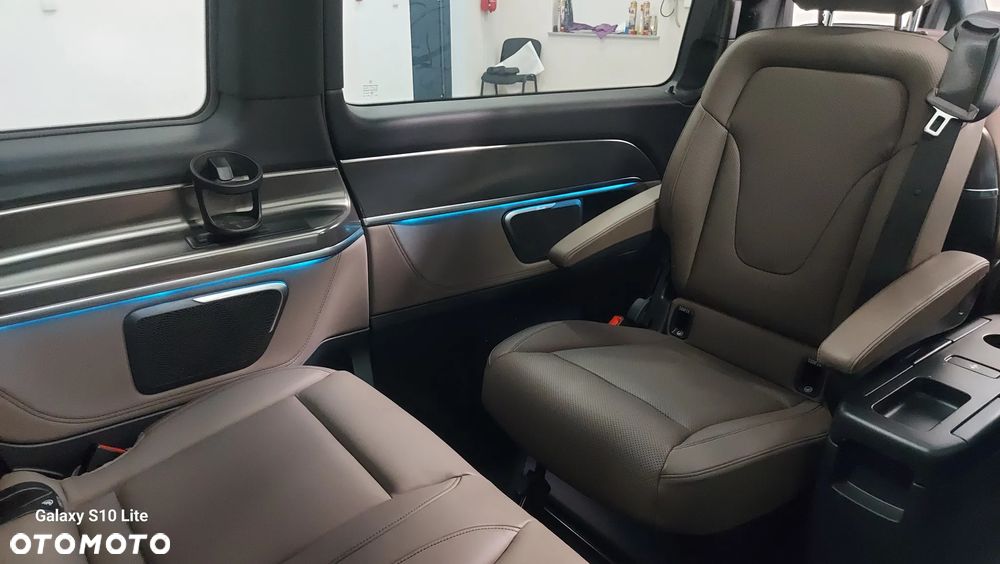 Mercedes-Benz Klasa V 300 d 4-Matic Exclusive 9G-Tronic (d³ugi) - 18