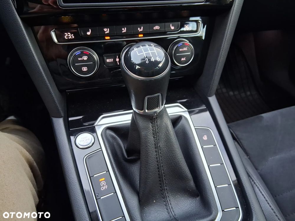 Volkswagen Passat 1.4 TSI BMT ACT Highline - 25