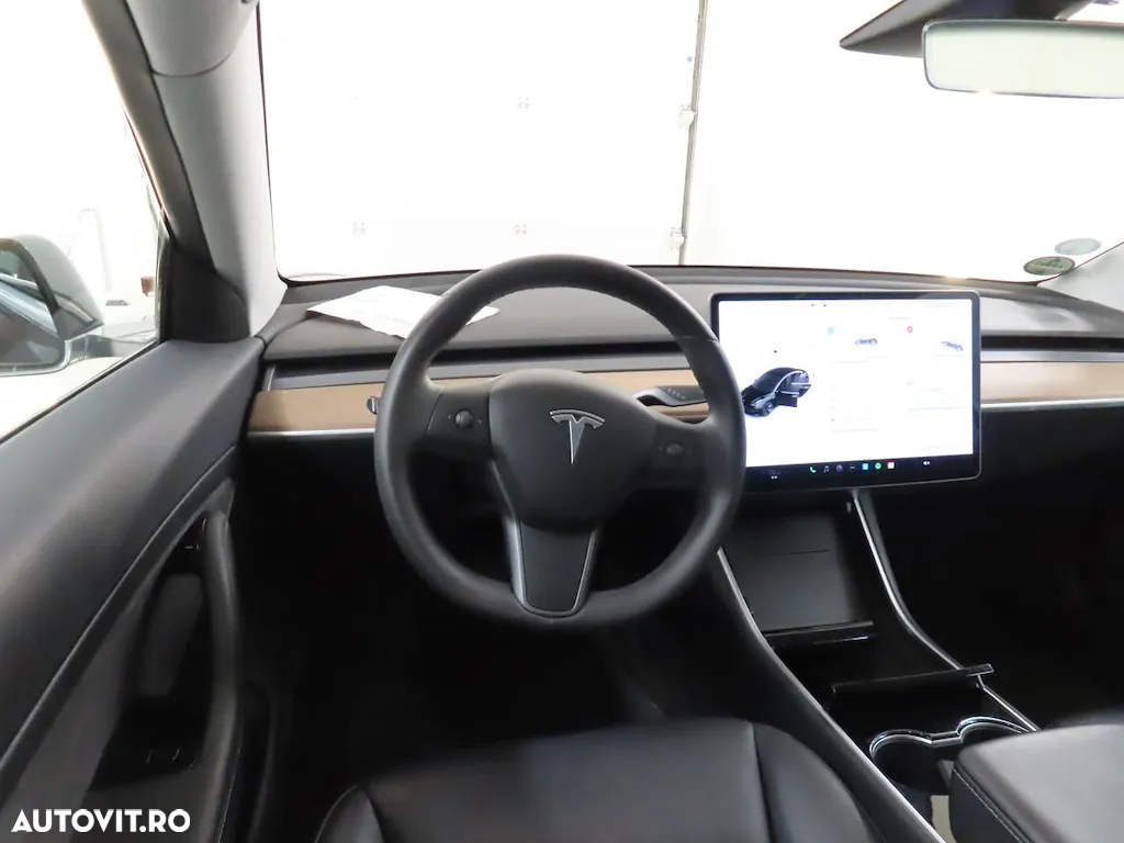 Tesla Model 3 Standard Reichweite Plus Hinterradantrieb - 3