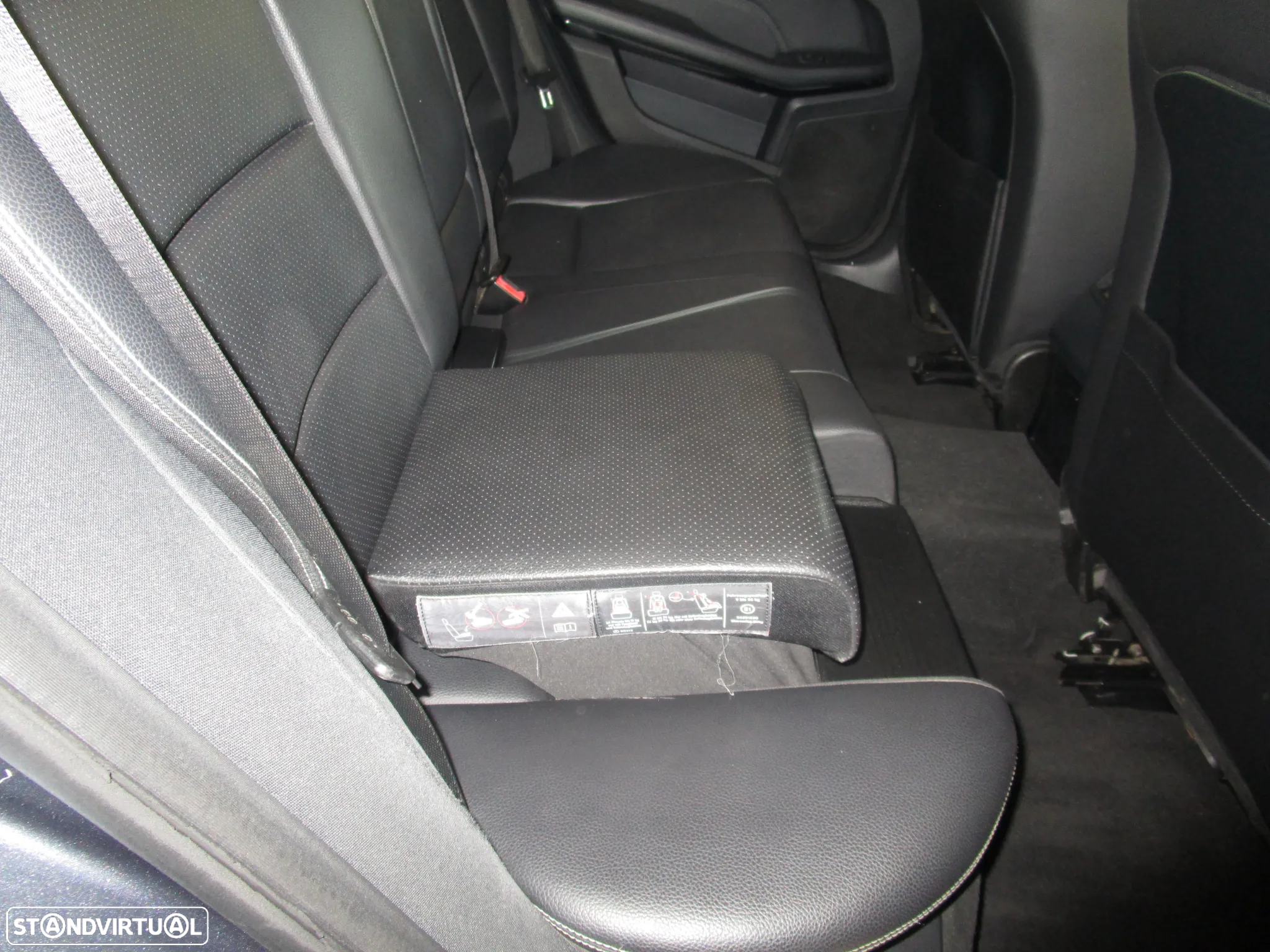 Mercedes-Benz E 200 T CDI DPF BlueEFFICIENCY 7G-TRONIC Avantgarde - 11