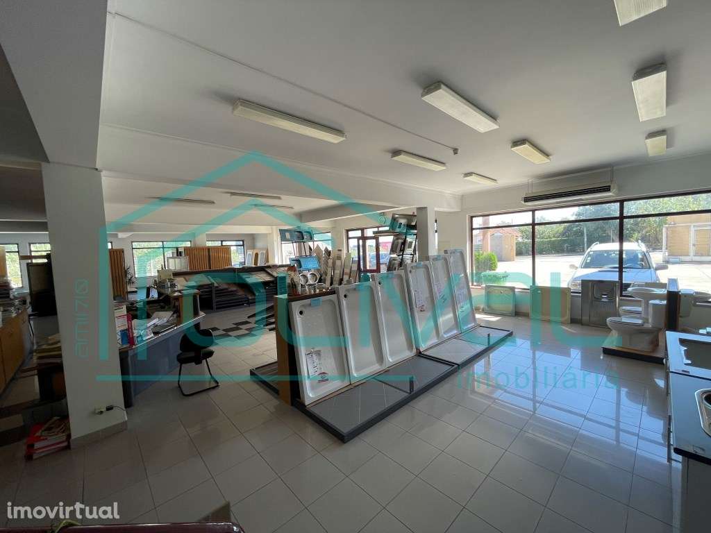 Espaço comercial com armazém - Grande imagem: 2/39