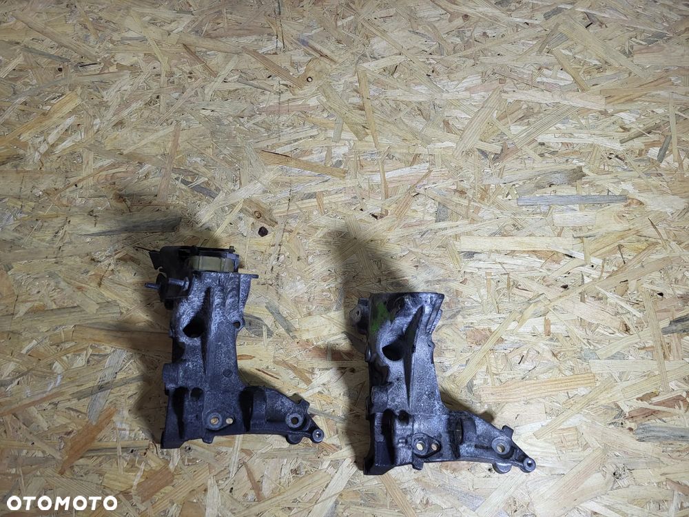 Łapa mocowanie alternatora 1.6 hdi Peugeot Citroen - 2
