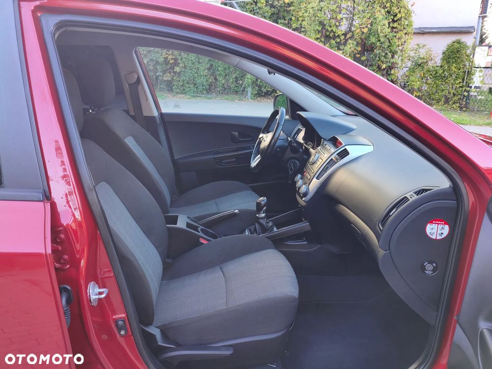 Kia Ceed 1.4 CVVT Dream-Team Edition - 12