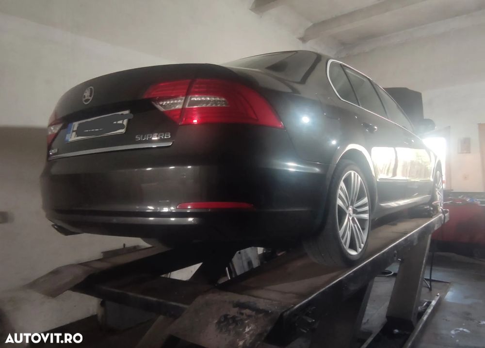 Skoda Superb 2.0 TDI Active DSG - 6