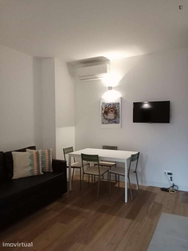 Apartamento com 1 quartos - localizado em Santa Marinha Porto - Grande imagem: 3/17