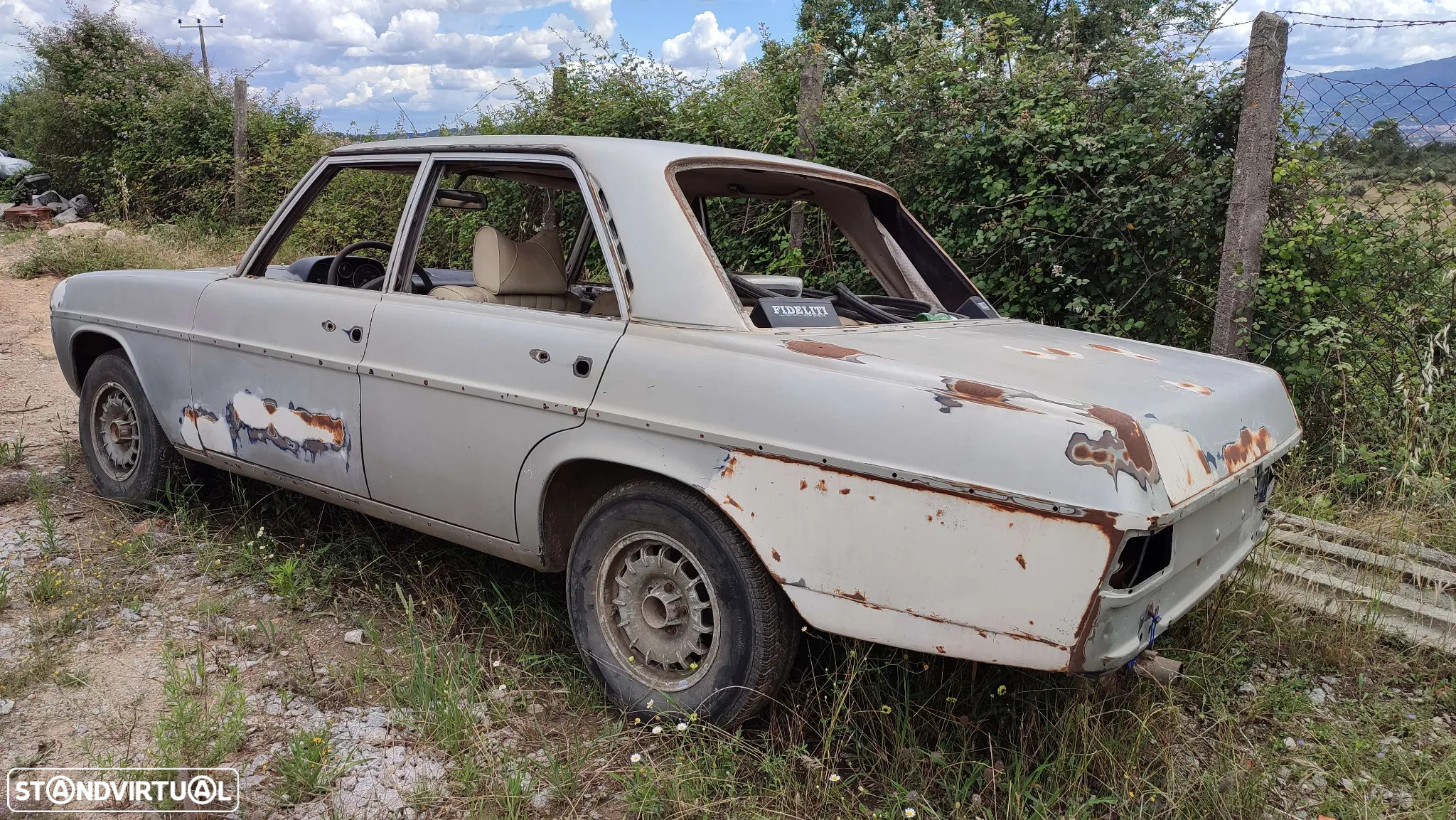 Mercedes 220D/8 1974 Para Peças - 3