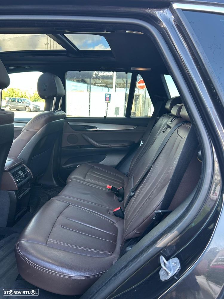 BMW X5 25 d sDrive Comfort 7L — fotografia 32