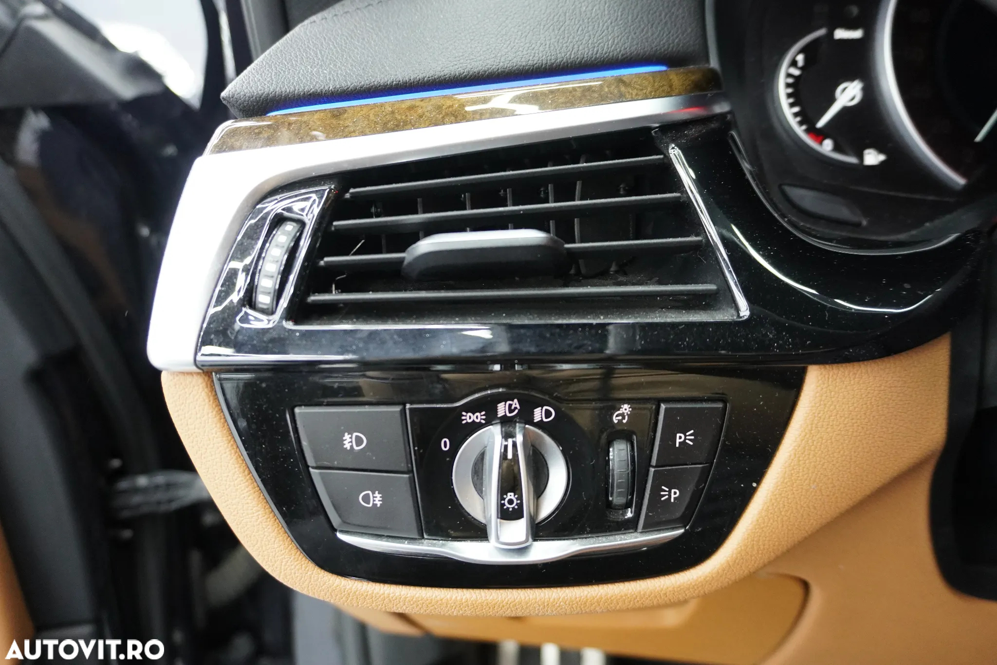 BMW Seria 5 530d xDrive AT - 12