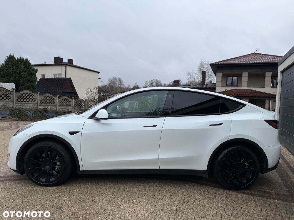 Tesla Model Y Long Range AWD - 15