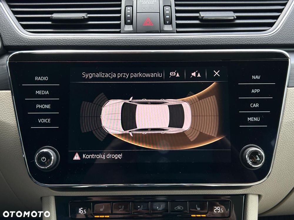 Skoda Superb 2.0 TDI SCR Style DSG - 30
