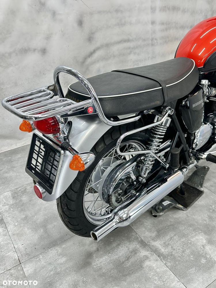Triumph Bonneville - 15