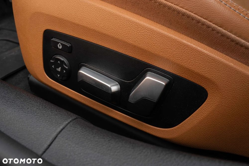 BMW Seria 8 - 17