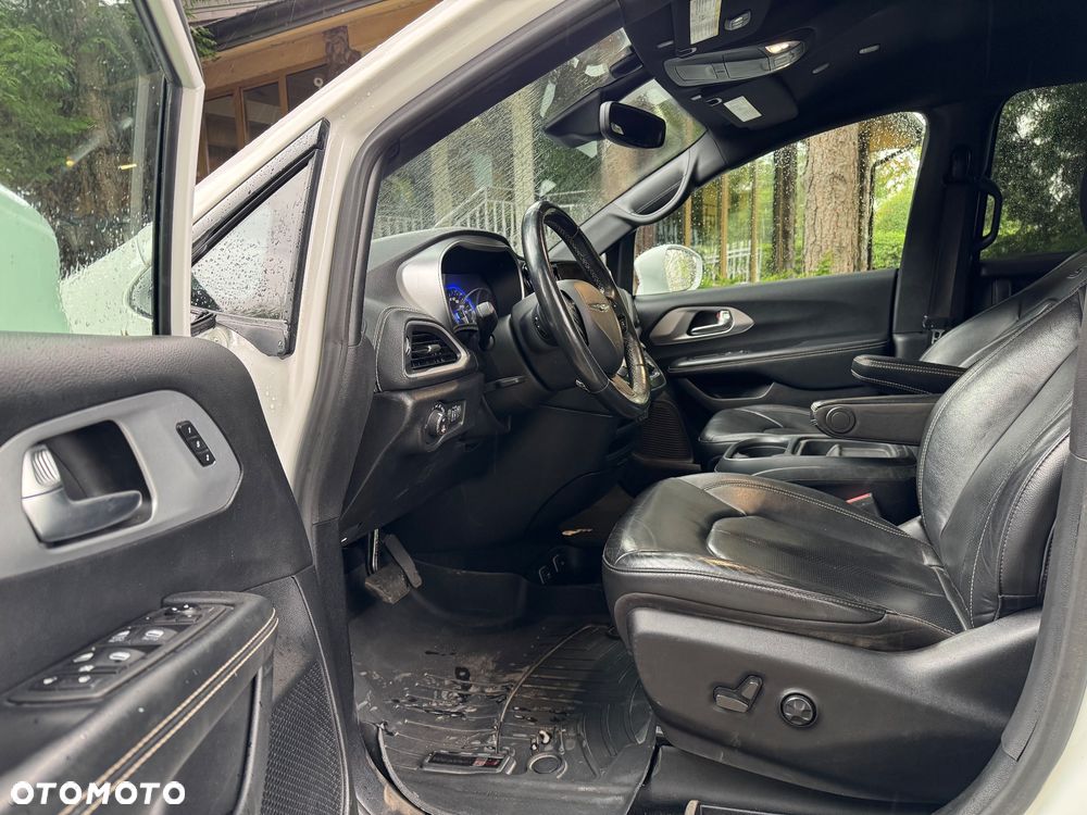 Chrysler Pacifica - 15
