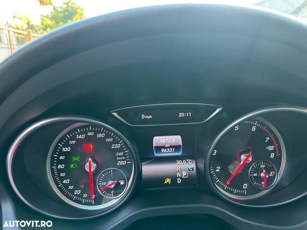 Mercedes-Benz CLA 180 7G-DCT - 34