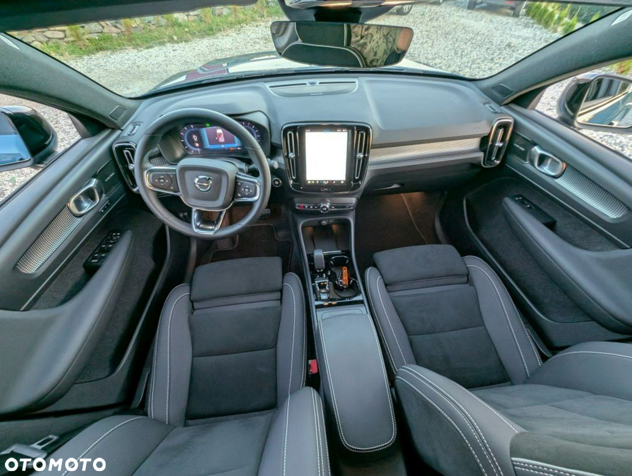 Volvo XC 40 B3 Plus Dark - 25