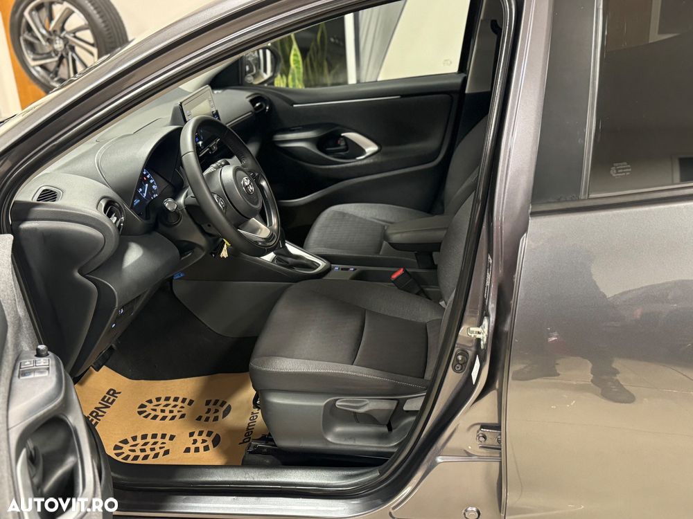 Toyota Yaris Hybrid 130 1.5 VVT-i Style - 19