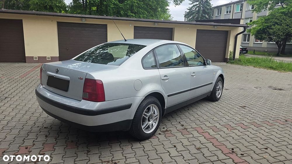 Volkswagen Passat 1.9 TDI Comfortline - 5