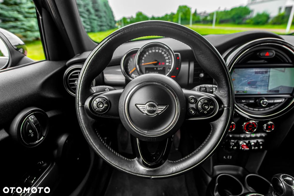MINI Cooper Essential Trim - 22