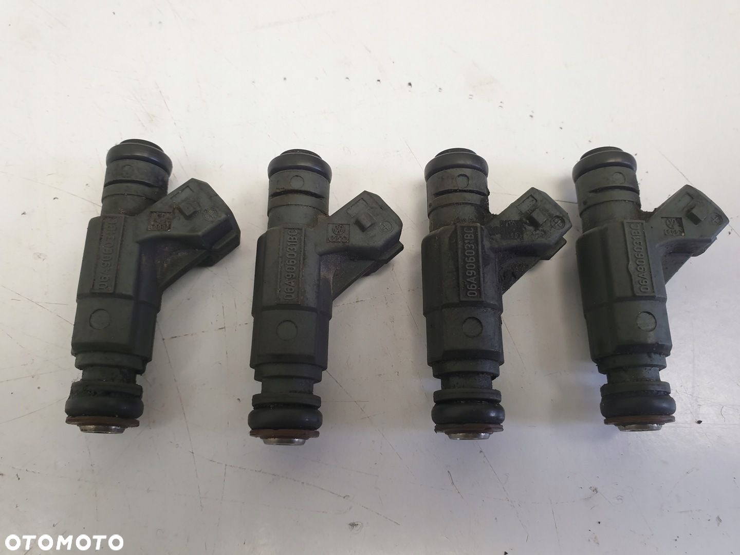 Audi A3 S3 8L 1.8 T WTRYSKIWACZ 06A906031BC - 1