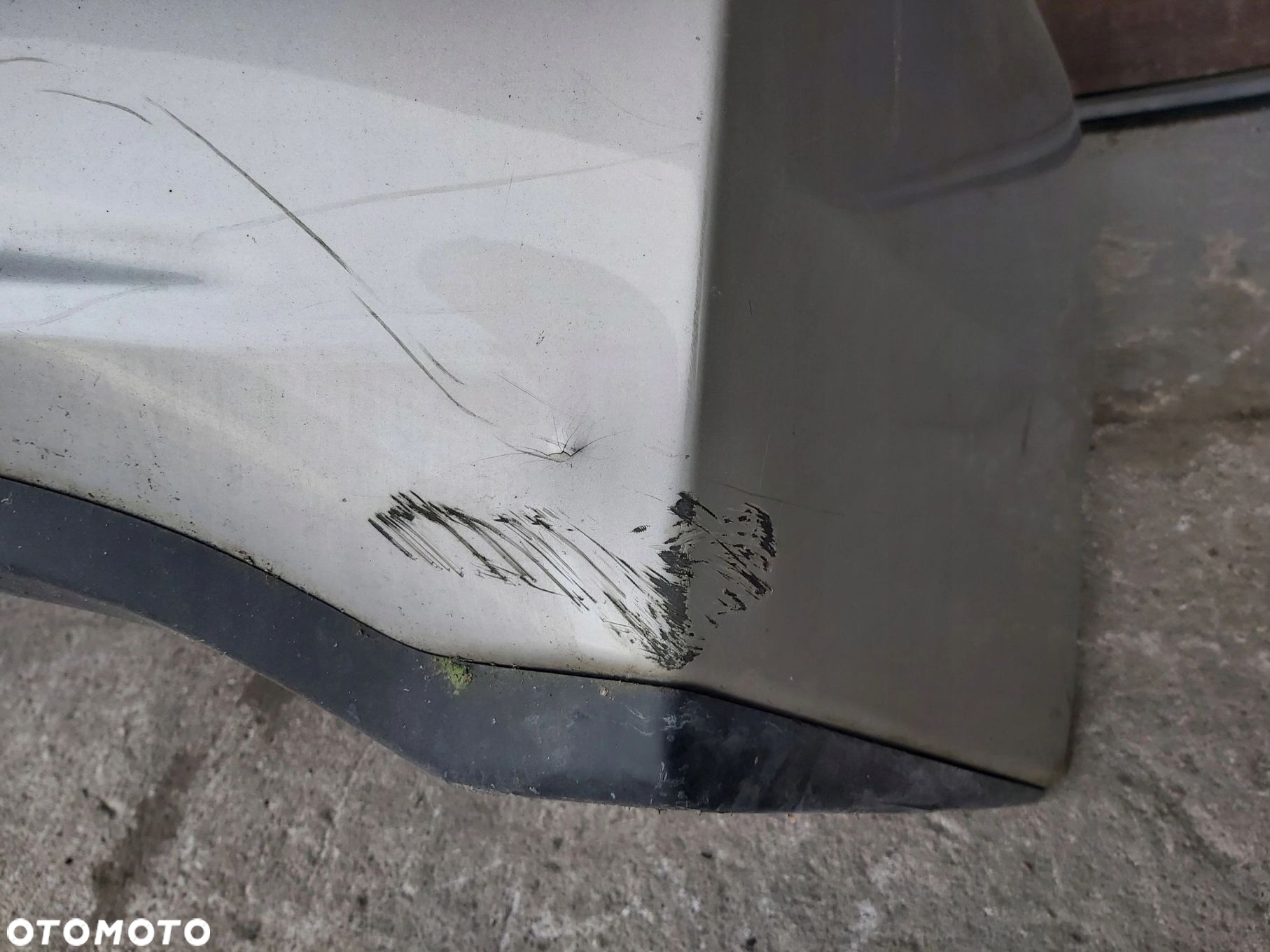 Toyota Prius III zderzak tył tylny dokładka zderzaka spoiler tył PDC - 4
