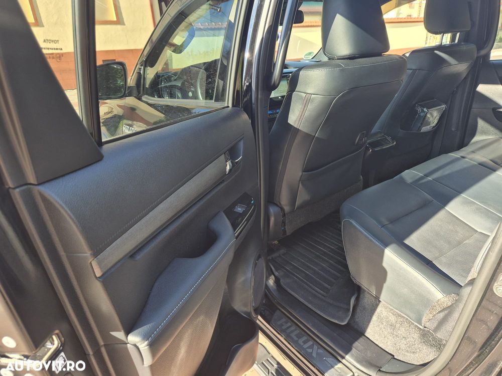 Toyota Hilux 2.8D 204CP 4x4 Double Cab AT Invincible - 10