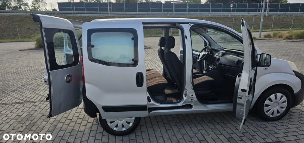 Fiat Fiorino Kombi 1.3 MJ Adventure - 17