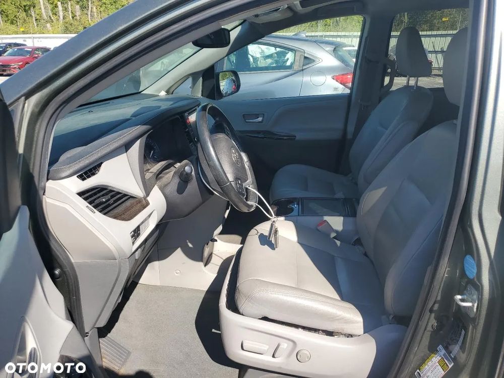 Toyota Sienna 3.5 V6 XLE AWD - 7