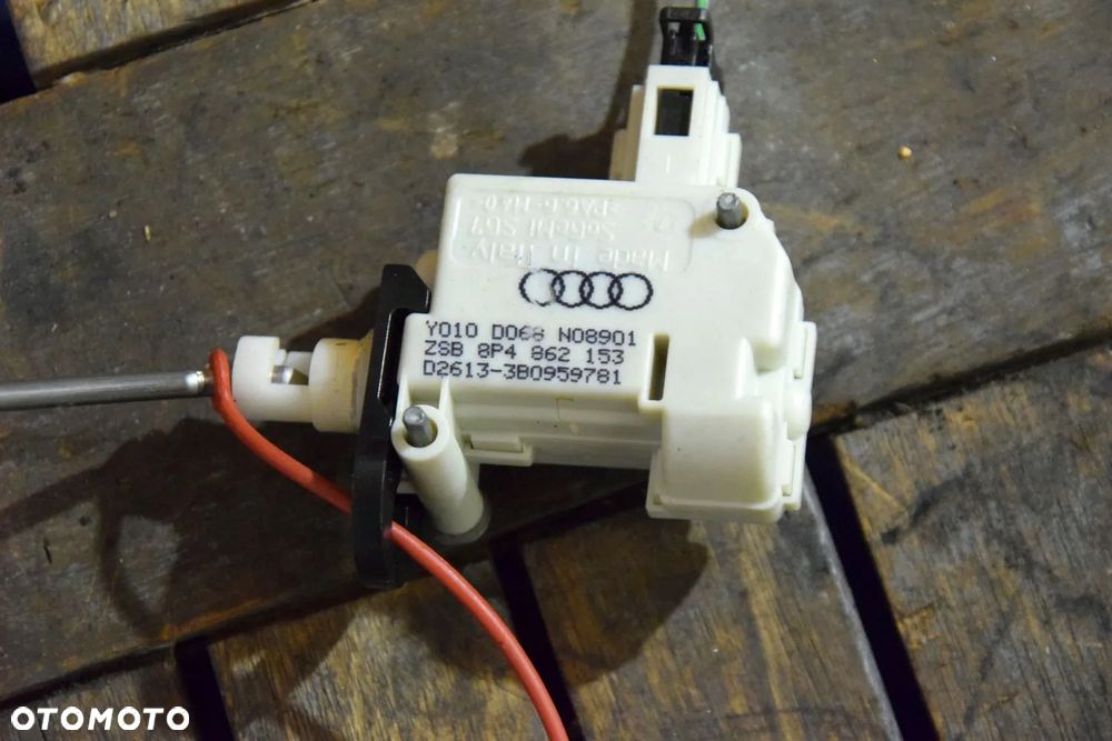 AUDI A3 8P Zamek siłownik klapki wlewu paliwa 8P4862153 - 2