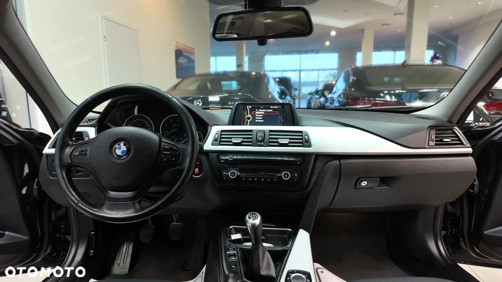 BMW Seria 3 318d Sport Line - 28