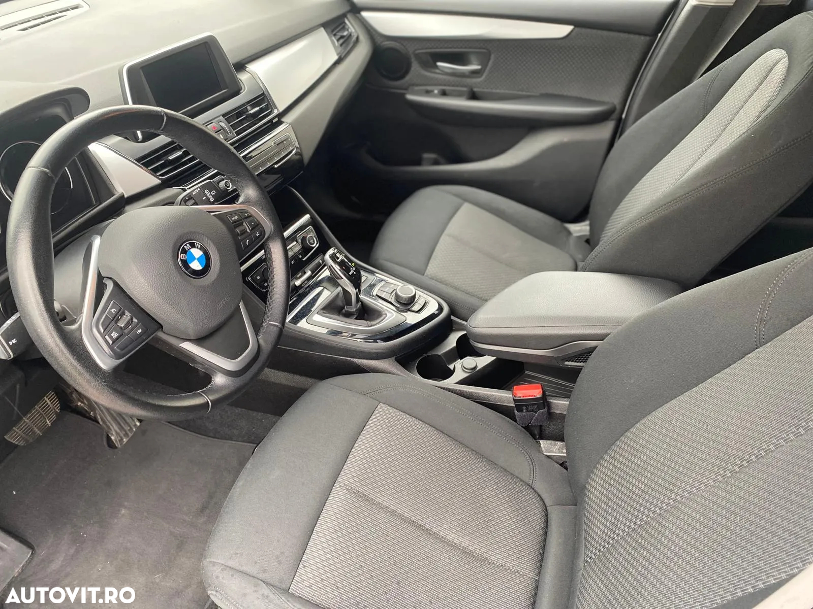 BMW Seria 2 218d AT - 9