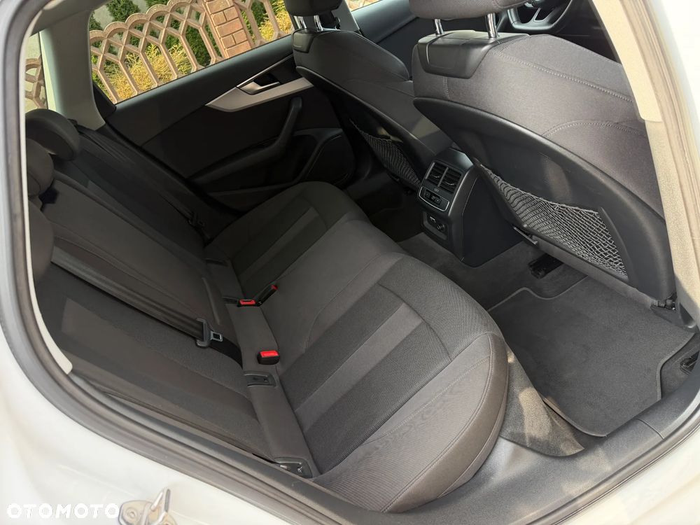 Audi A4 Avant 35 TFSI S tronic - 12