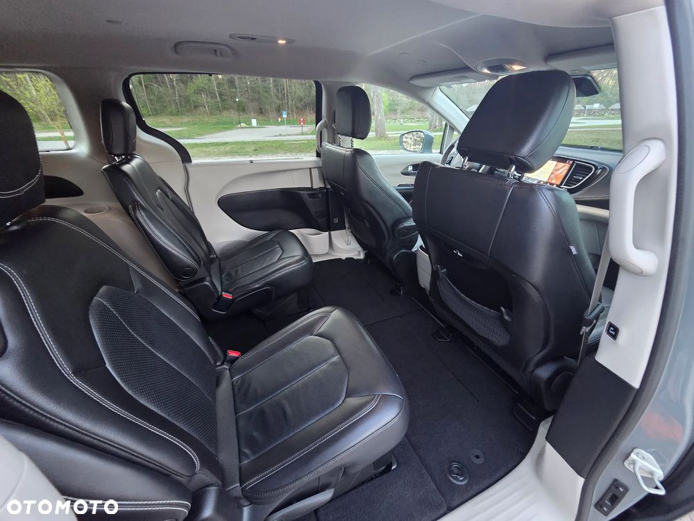 Chrysler Pacifica - 23