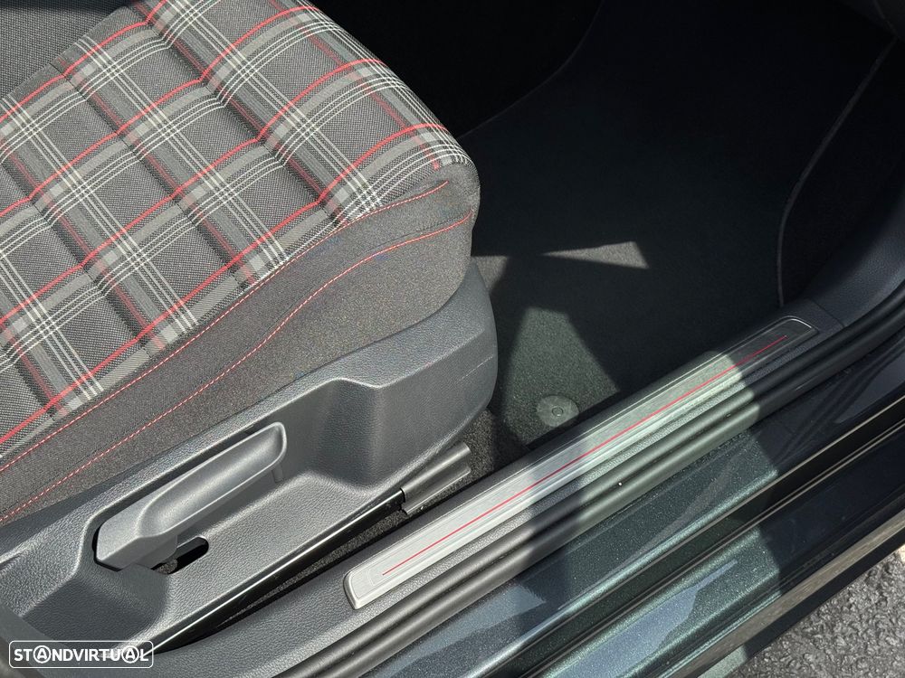 VW Golf GTI Performance BlueMotion - 26