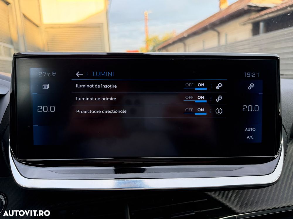 Peugeot 2008 1.5 BlueHDI EAT8 STT Allure Pack - 23