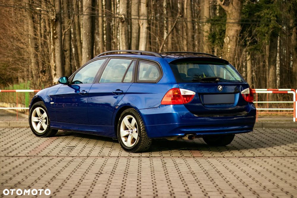 BMW Seria 3 318i - 4