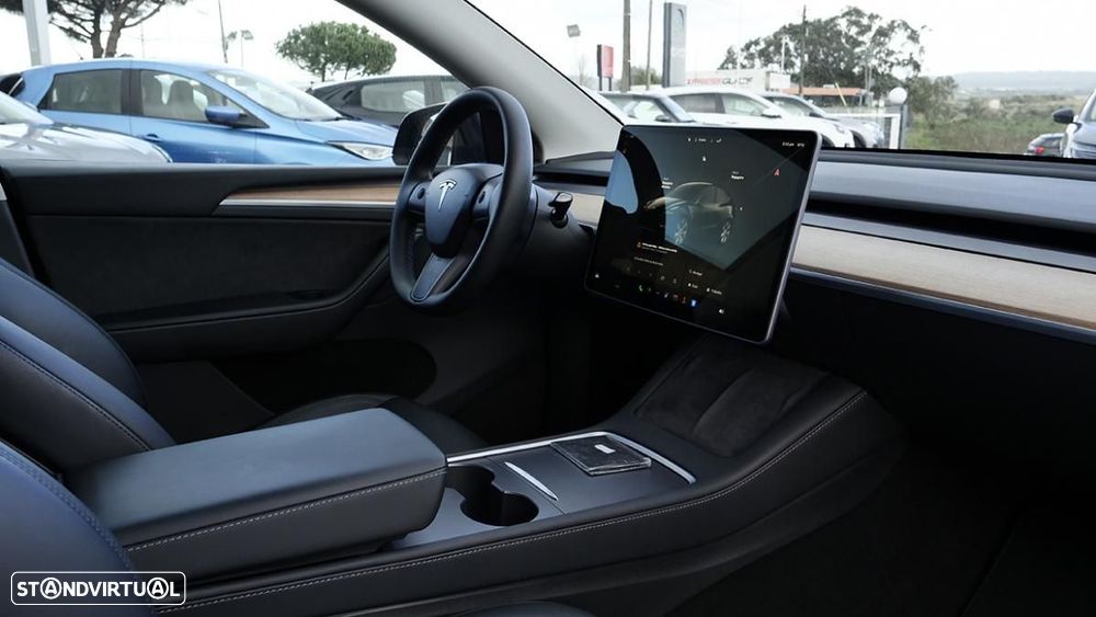 Tesla Model Y Long Range Dual Motor AWD - 24