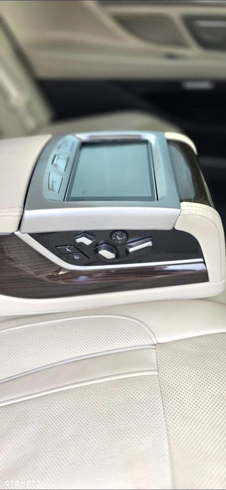 BMW Seria 7 740Le xDrive iPerformance - 25