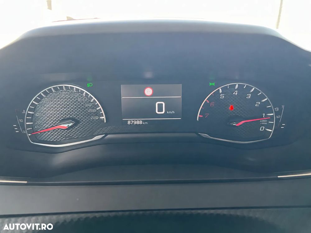 Peugeot 208 - 10